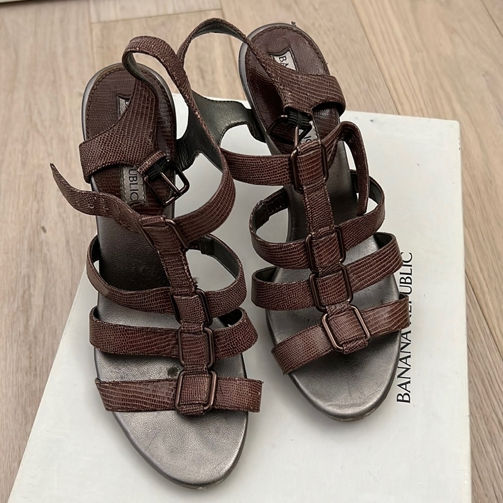 Banana Republic strapped heel - size 6